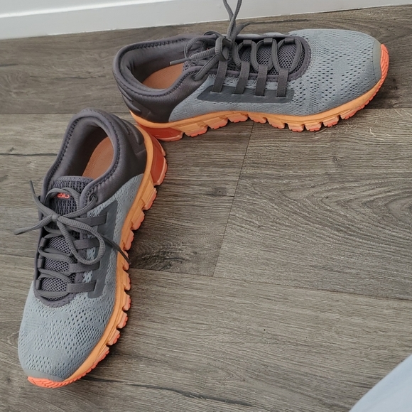 ASICS running shoe size 9.5 - Picture 3 of 4